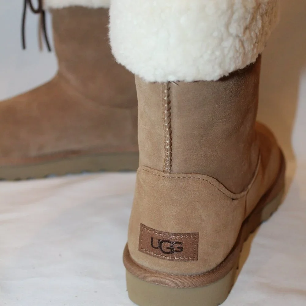 NIB UGG WOMEN'S CLASSIC SHORT CHESTNUT SUEDE‎ SHEARLING LINED SARISSA BOOTS 8